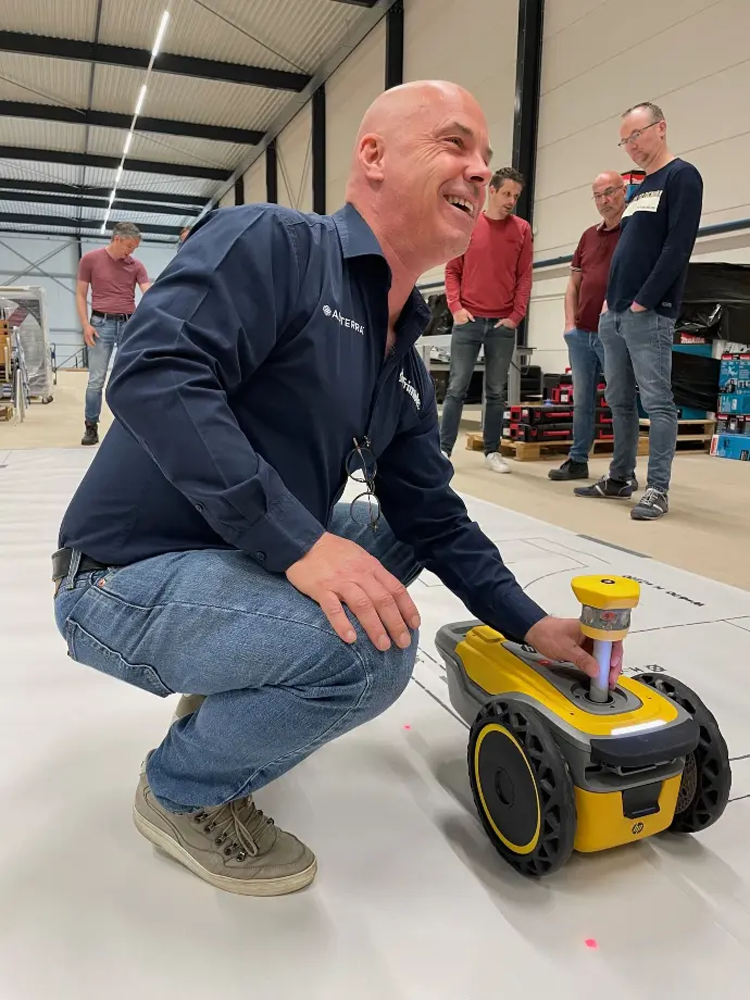 Demonstratie in Nederland van de HP SitePrint robot voor maatvoering en uitzetwerk bij AIC Visser