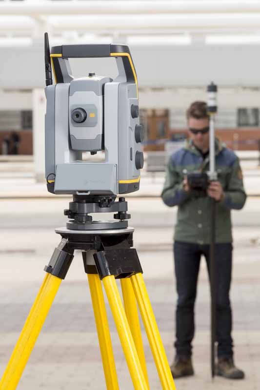 trimble-s7-total-station-jobsite-prism-rod